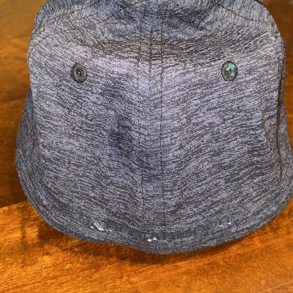 Under Armour Fitted hat - Picture 3 of 4